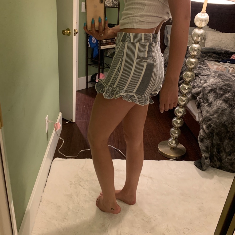 Medium Roxy Ruffle Shorts - Picture 5 of 5